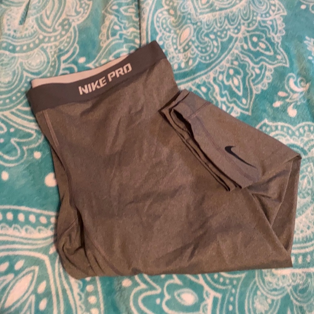 Nike Pro cropped gray leggings